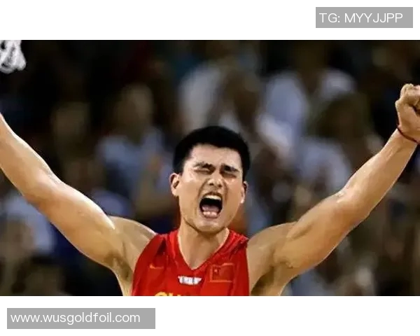 姚明在西班牙的微笑瞬间展现篮球文化的魅力与友谊