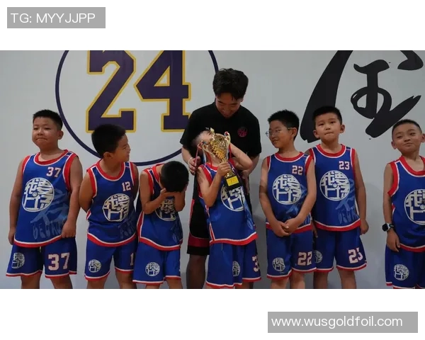 大杨杨与姚明的传奇篮球之路：从青涩少年到璀璨巨星的成长故事