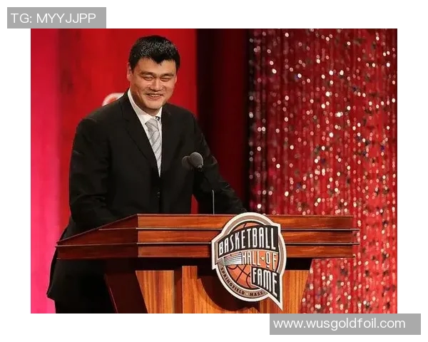 姚明在奥运赛场上的惊险救球瞬间引发全场欢呼与热议 姚明在奥运赛场上的惊险救球瞬间引发全场欢呼与热议