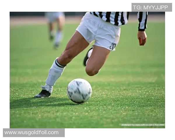 足球明星高清镭射照片展现运动魅力与激情瞬间的完美结合 足球明星高清镭射照片展现运动魅力与激情瞬间的完美结合