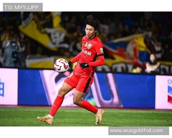 中国足球崛起新星闪耀赛场引发全球关注与热议 中国足球崛起新星闪耀赛场引发全球关注与热议