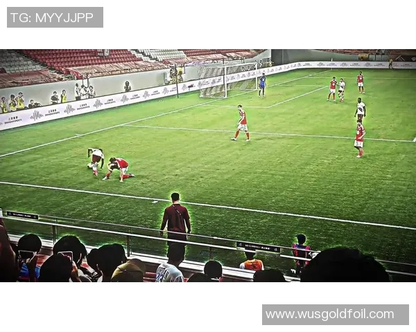 足球明星瞬间判罚瞬间捕捉精彩时刻的背后故事与解读