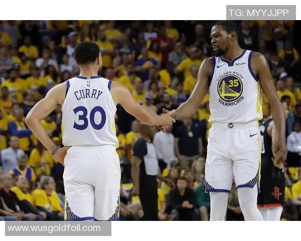 足球巨星挑战篮球场展现全能运动员风采引发球迷热议 足球巨星挑战篮球场展现全能运动员风采引发球迷热议