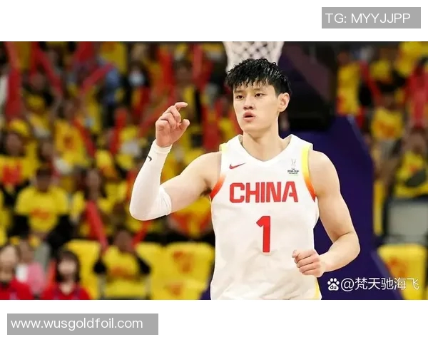 篮球明星在比赛中扣篮时意外被对手撞到现场观众惊呼连连引发热议 篮球明星在比赛中扣篮时意外被对手撞到现场观众惊呼连连引发热议